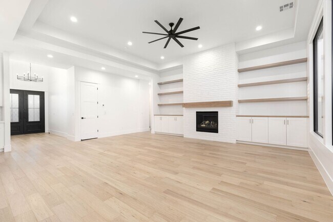 Building Photo - Gorgeous single story with RV Garage in Majestic Fields