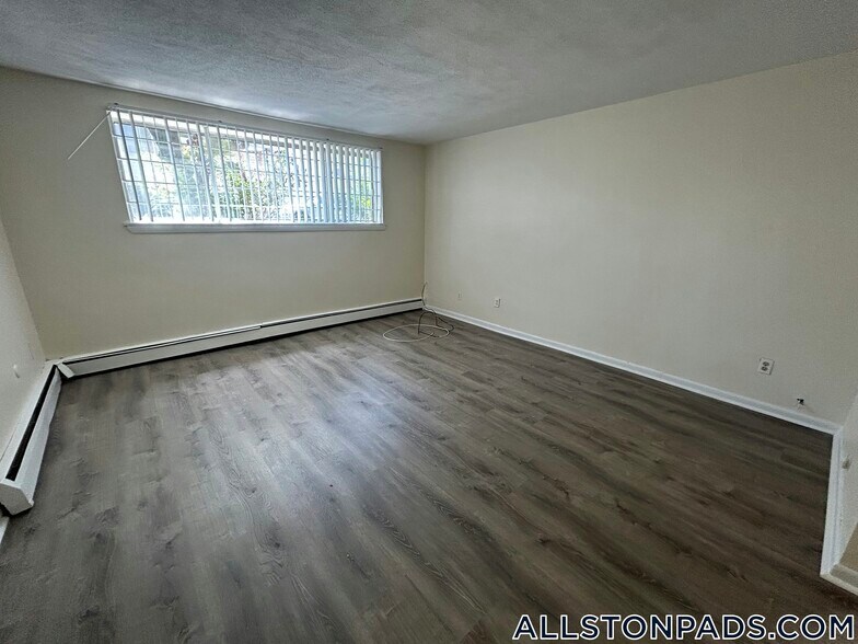 Building Photo - 88 Gardner St