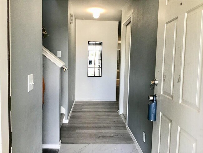 Building Photo - 400 Celery Loop