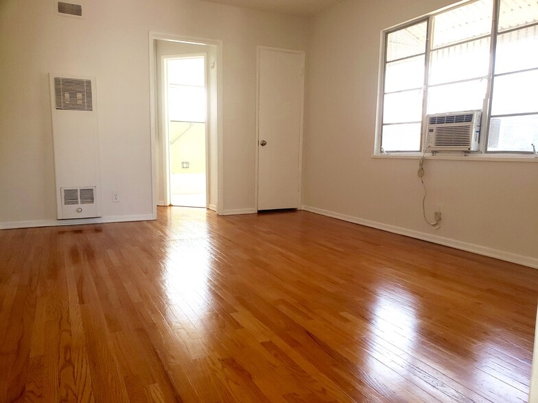 Building Photo - 2022 N Commonwealth Ave