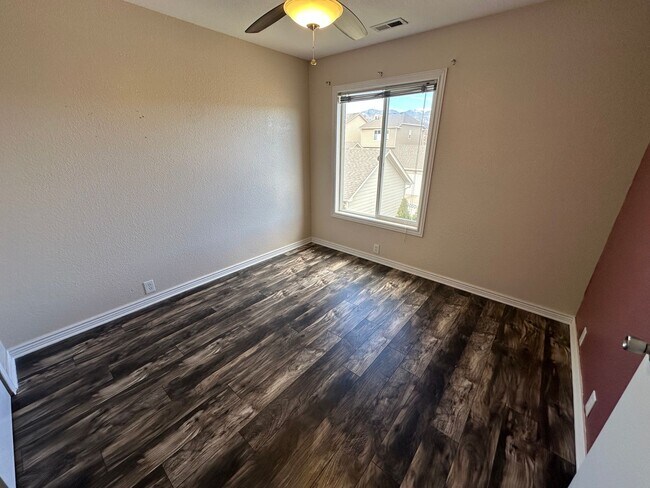 Building Photo - 3 Bed 3 bath house in Spring Creek!