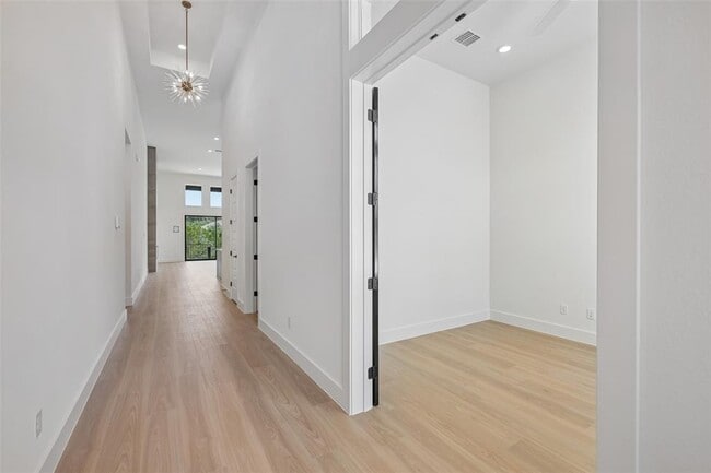Building Photo - 4908 Turquesa Dr