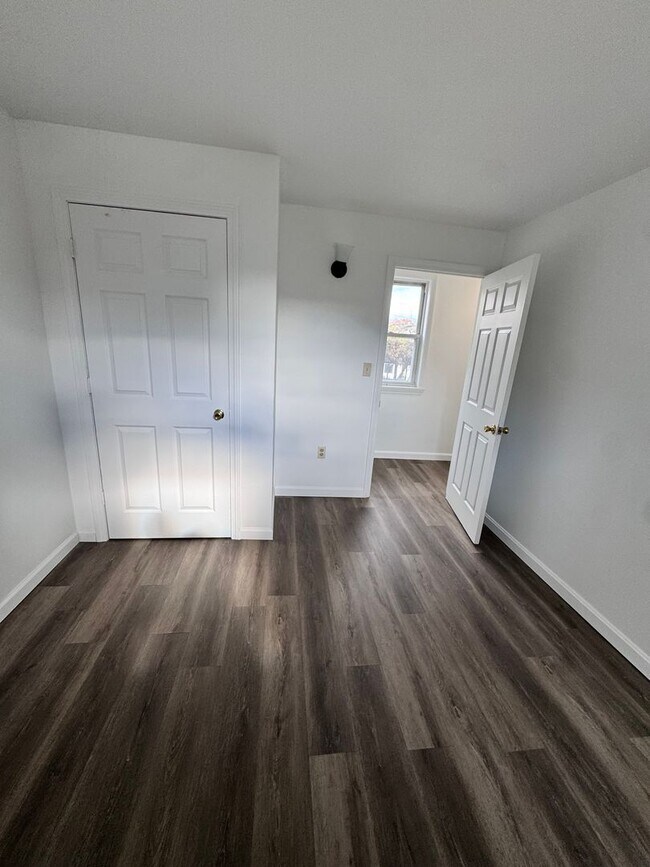 Building Photo - 17 Basset street