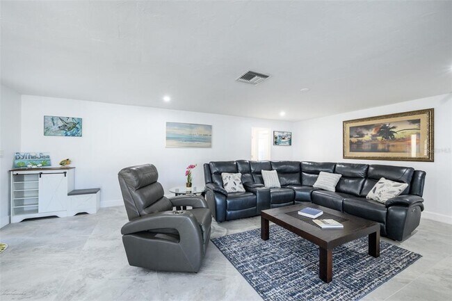 Building Photo - 149 Crescent Dr