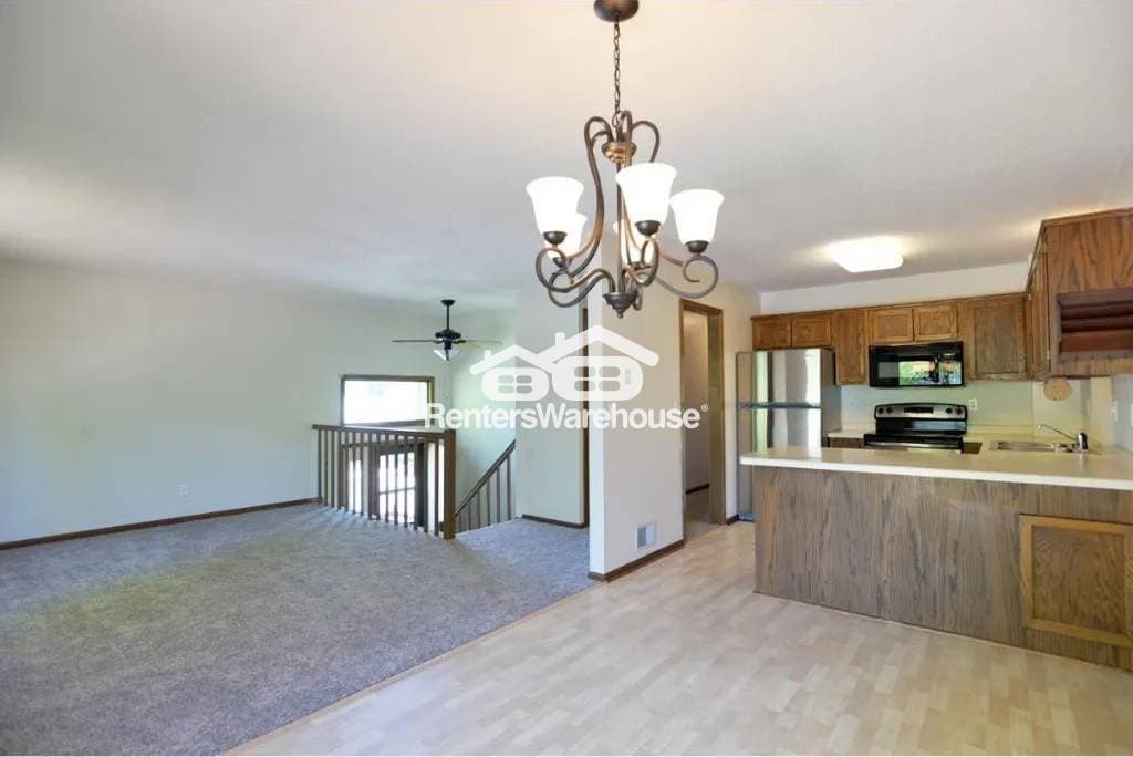 Building Photo - 2323 Amberwood Dr