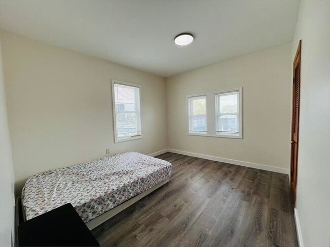 Building Photo - 539 Washington St