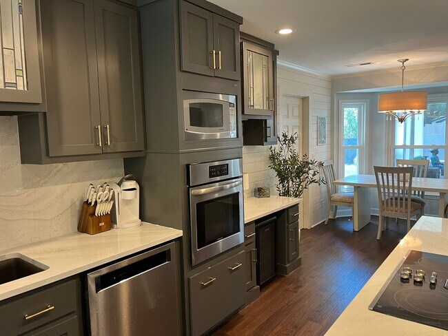 Building Photo - 3 Bedroom 2 Bath Furnished House in Harborgate Shores - Mt Pleasant