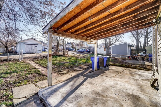 Building Photo - Three Bedroom Home in Hamilton!