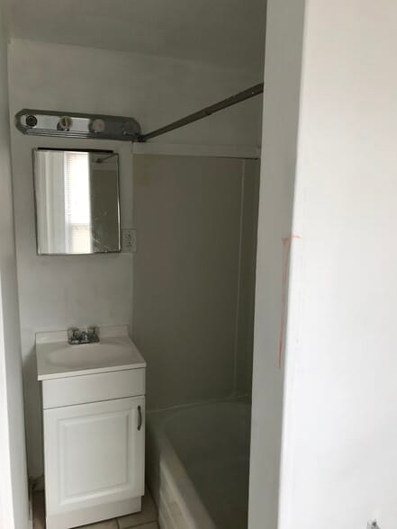 Building Photo - 520 S 14th St