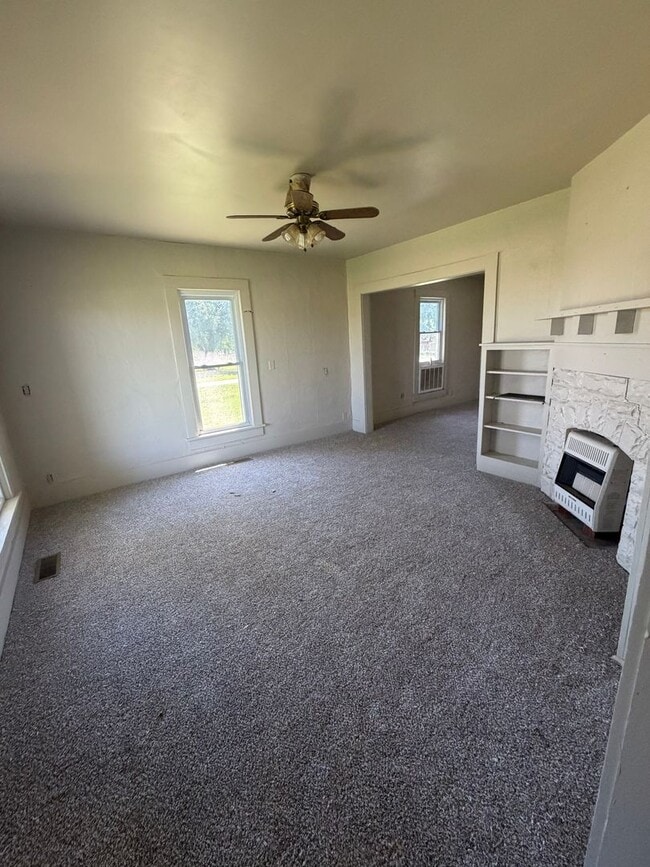 Building Photo - 3 Bedroom 1 Bath Home For Rent
