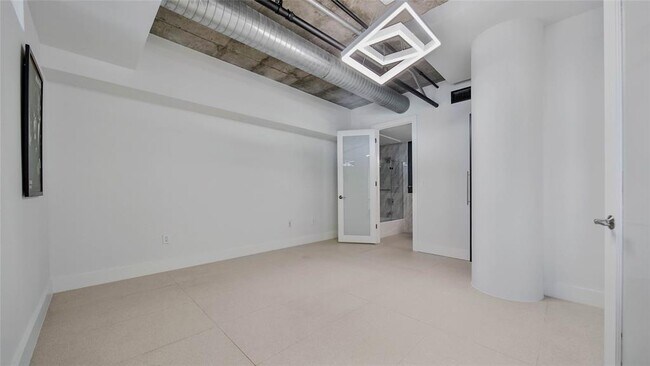 Building Photo - 2000 Bagby St