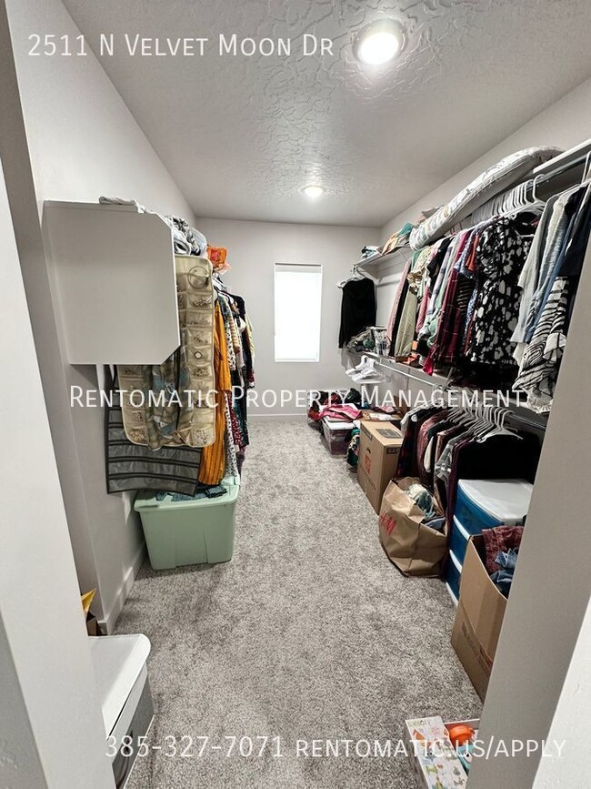 Building Photo - 2511 N Velvet Moon Dr