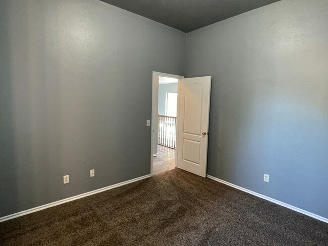 Building Photo - Large 3 Bed 3 Bath Home with an Office in ...