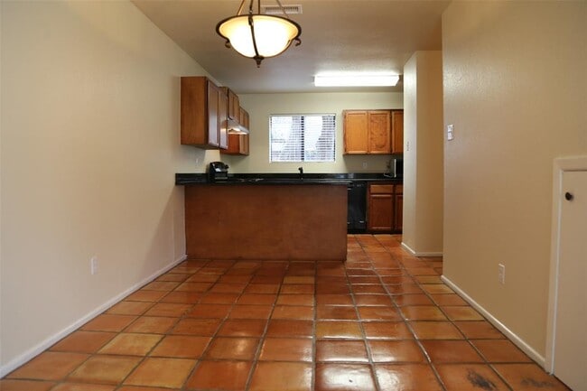 Building Photo - 4 Deerfield Dr