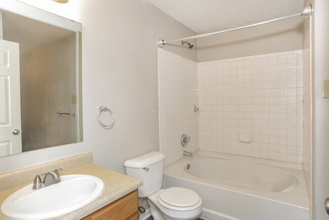 Building Photo - 1829 Blue Pine Ln