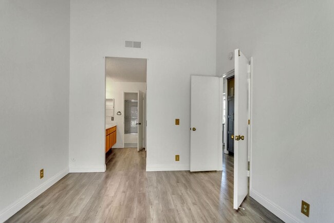 Building Photo - 8878 Regents Rd