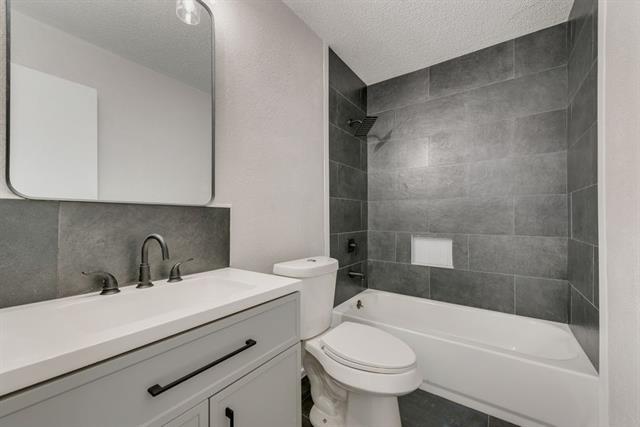 Building Photo - 3510 Jonquil Ln