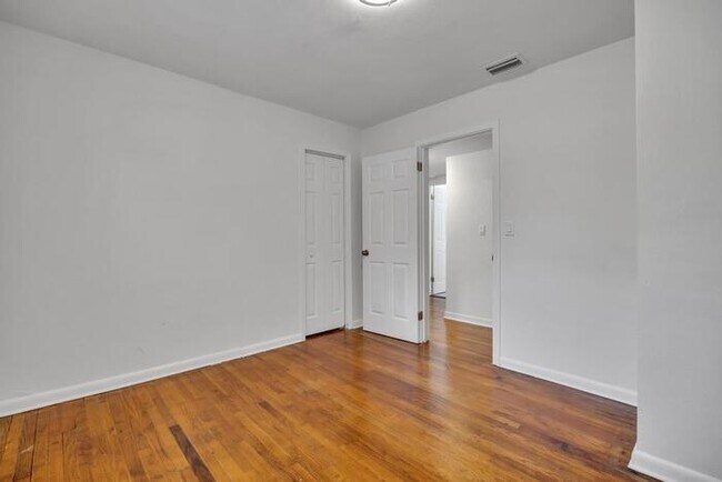 Building Photo - Renovation, MUST SEE!