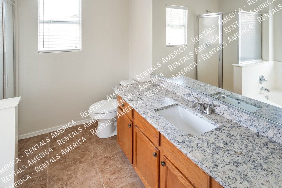 Building Photo - 1200 W Kingbird Dr