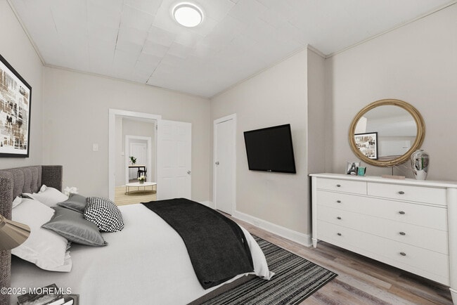 Building Photo - 81 Holmes St