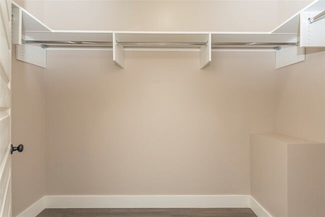 Building Photo - 413 W 2nd Ave