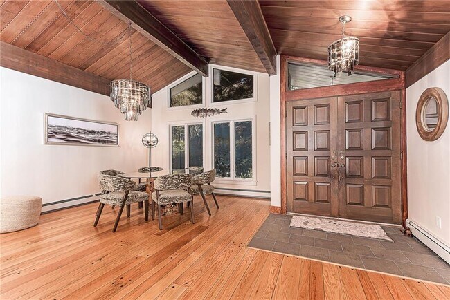 Building Photo - 14 Woodlake Dr