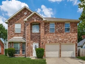 Building Photo - 833 Bellflower Dr