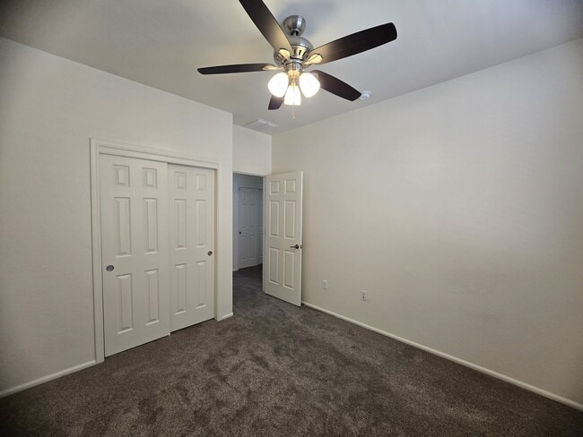 Building Photo - 3303 S Lakeside Ridge Loop