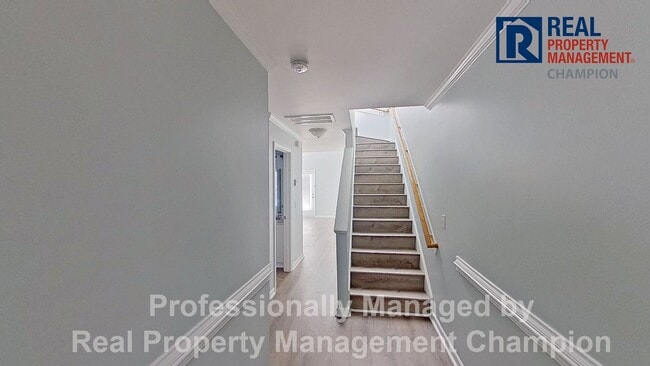 Building Photo - Cute 3 BD/2 BA Townhome Style Near UNCW