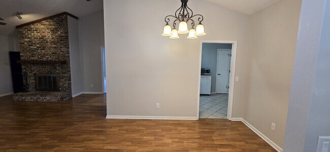 Building Photo - 10864 Steeding Horse Dr