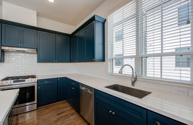 Building Photo - 2812 Grand Fountains Dr