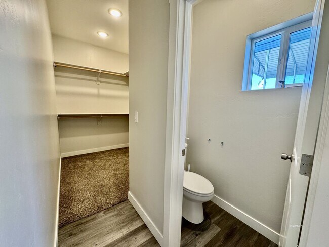 Building Photo - 860 S Flagstone Wy