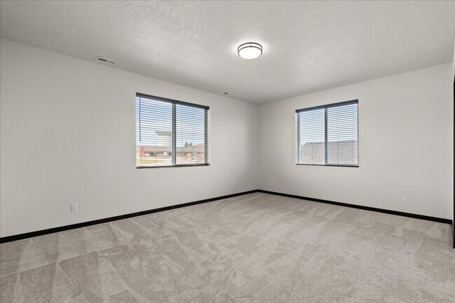 Building Photo - Spacious 4-Bedroom, 2.5 Bath, Two-Story Gem with a Fenced Yard!