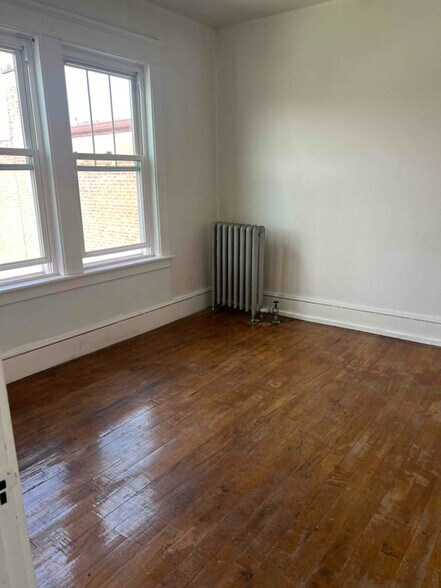 Building Photo - 11 Conway St