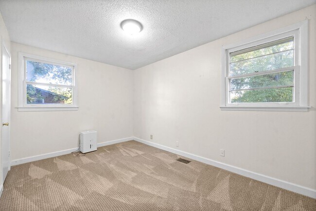 Building Photo - 1509 Nichols Dr