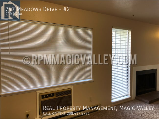 Building Photo - 747 Meadows Dr