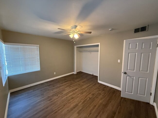 Building Photo - Huge 7 bed 3 bath house on Adobe (Lease ou...