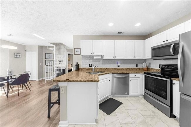 Building Photo - 820 Camelon Ct