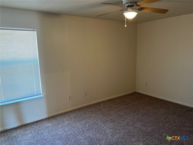 Building Photo - 1409 Cinch Dr