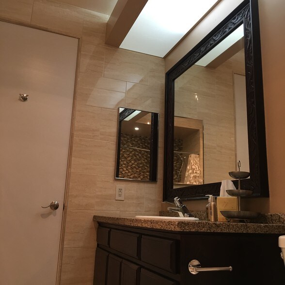 Building Photo - 5151 Balboa Blvd