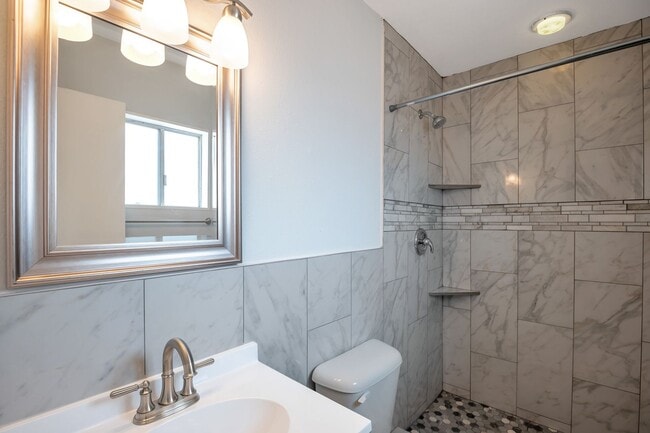 Building Photo - 6-Bedroom Tempe Home with Private Pool, Garage & Ideal Location