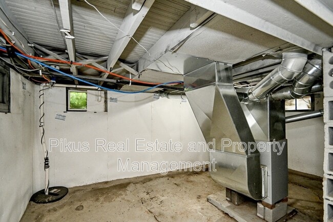 Building Photo - 2912 Grove Pl SW