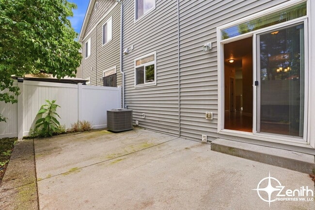 Building Photo - 3512 NE 80th St