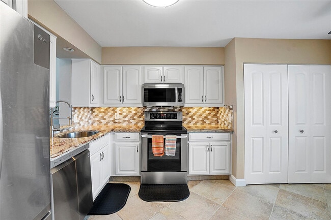 Building Photo - 4550 NW 18th Ave