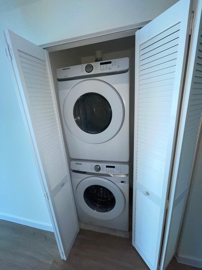 Building Photo - 168 SE 1st St