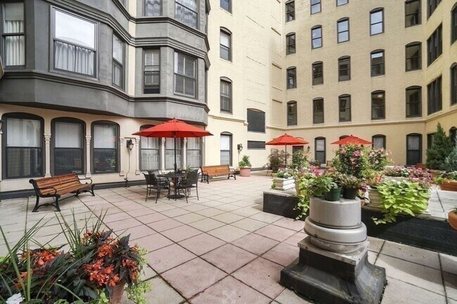 Building Photo - 4 Charlesgate E