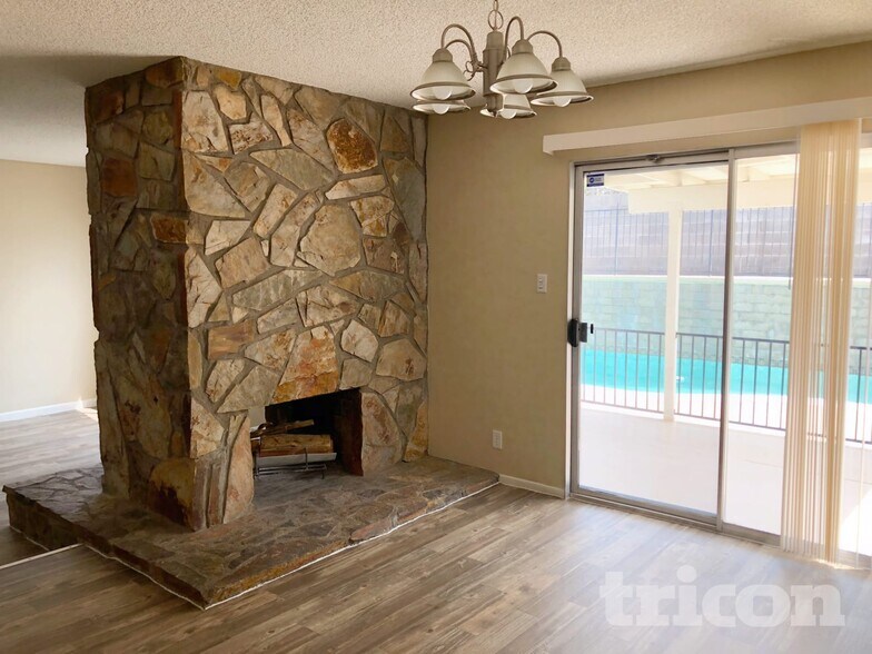 Building Photo - 4263 Powell Ave