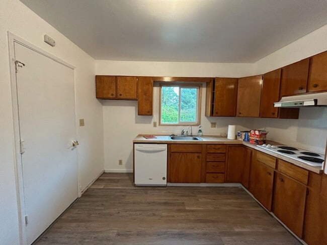 Building Photo - Charming Country Home in Petaluma – 4 Bed, 2 Bath | Available December 1st