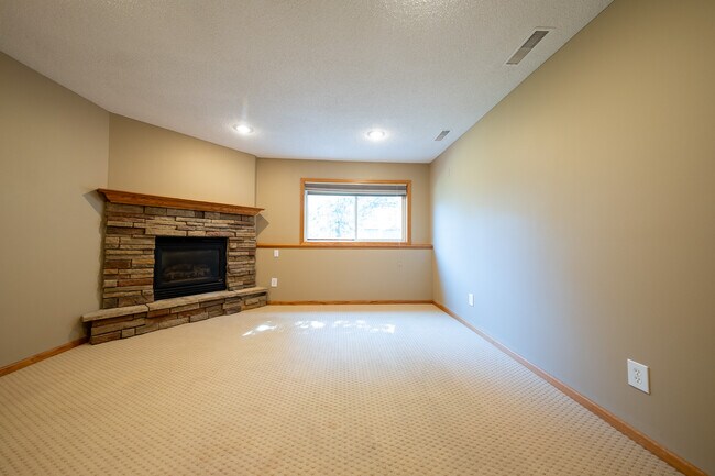 Building Photo - 15645 Float Ct