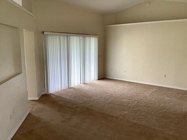 Building Photo - Charming 4-Bedroom, 2-Bath Home for Rent – Marion Oaks!